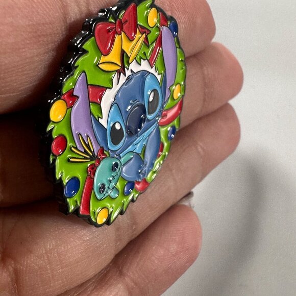 Stitch Scrump Lapel Pin Christmas Wreath Accessories Jewelry Brooch Badge Pin - Picture 6 of 8